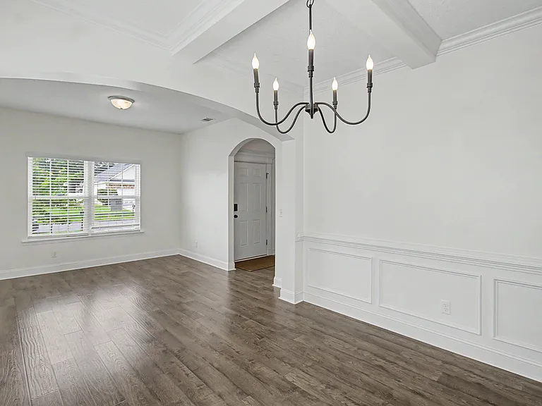 906 Rachel Ln — Photo 4