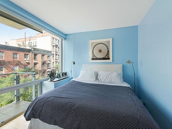 4th image of 425 E 13th St APT 4L