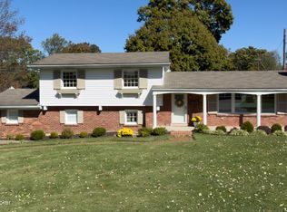 905 Iola Rd, Louisville, KY 40207