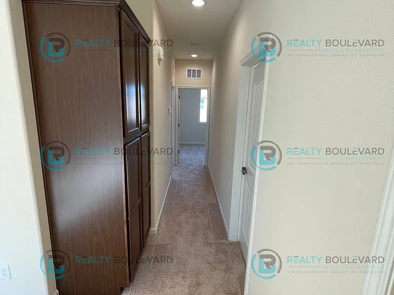 925 W End St — Photo 18