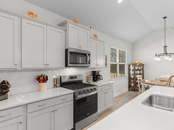5th image of 1118 Barrington Way