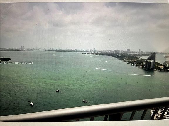 4th image of 1750 N Bayshore Dr APT 3403
