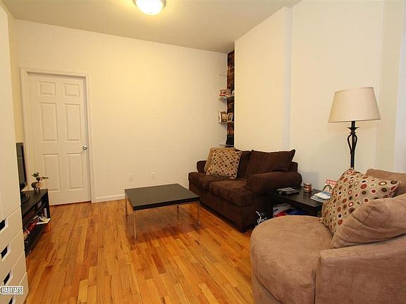 5th image of 220 E 84th St APT 2A