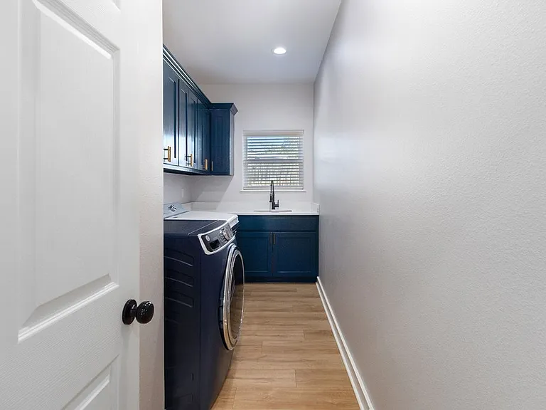129 Winchester Pl — Photo 3