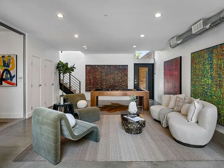 1037 N Laurel Ave #19C — Photo 10