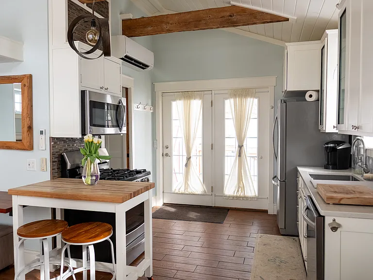 2737 Malletts Bay Ave #B — Photo 4