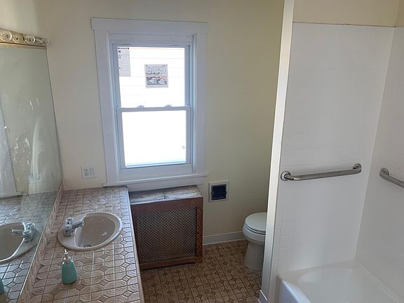 5th image of 43 Pearl Ave