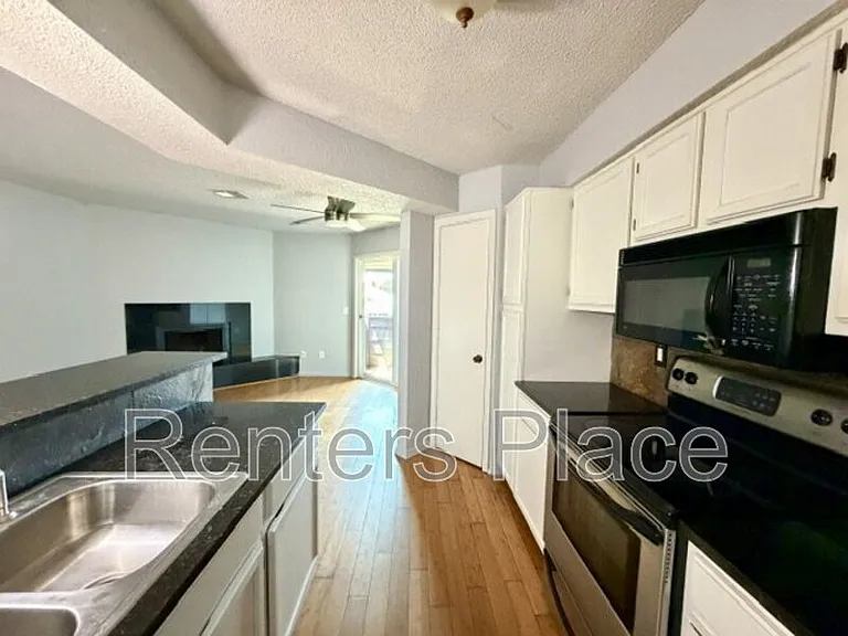 1207 S Quaker Ave #203 — Photo 5