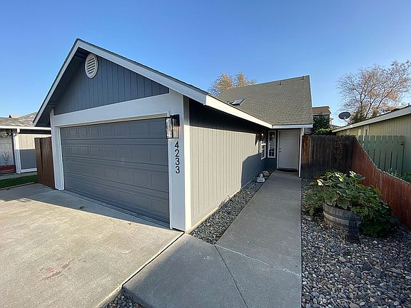 2nd image of 4233 W John Day Pl