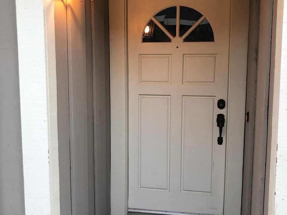 1st image of 423 Lockewood Ln