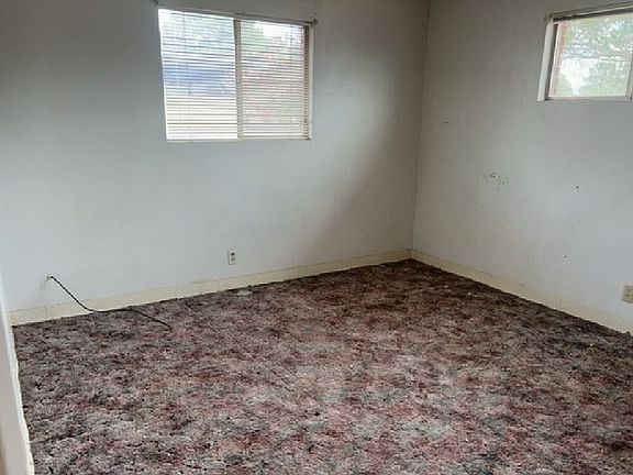 3rd image of 1515 Country Club Cir