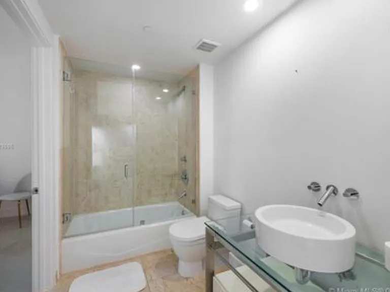 6000 Collins Ave #117 — Photo 5