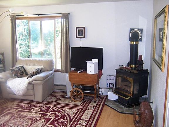 The upper unit has a nice gas fireplace in the living room.