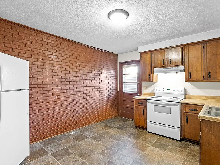 Madison Street-1221 — Photo 8