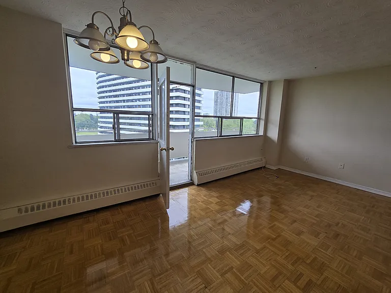 5950 Bathurst St #709 — Photo 17