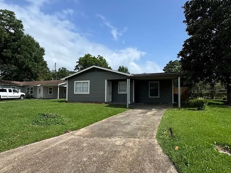 1819 Lincoln Dr — Photo 2