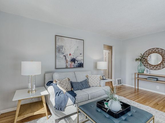 4th image of 5856 Wentworth Ave