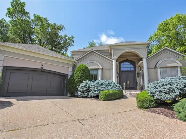 11504 Juniper St, Leawood, KS 66211