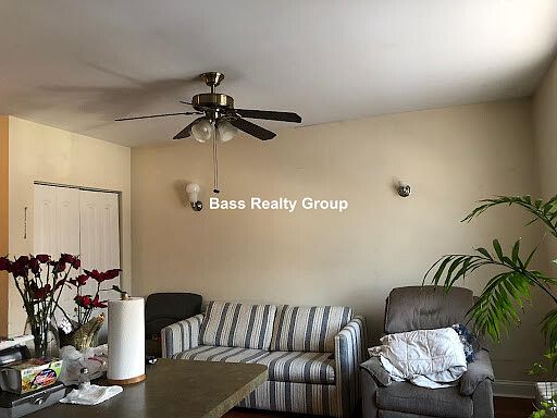 2nd image of 1369 W Greenleaf Ave APT 302