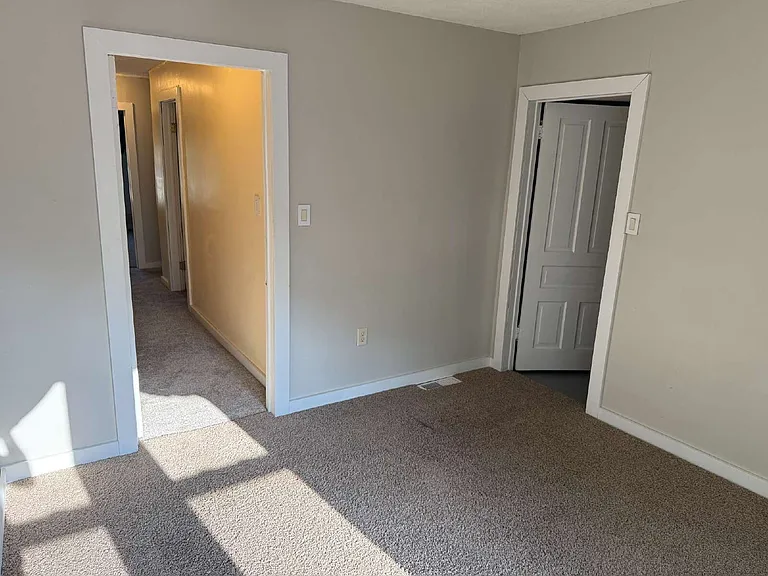 2124 Eastern Ave NE — Photo 29