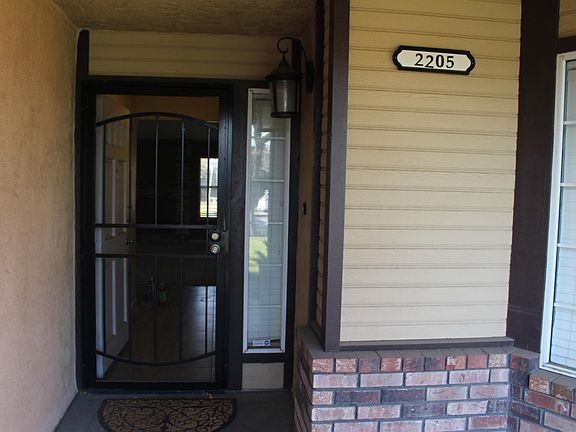 3rd image of 2205 Northridge Dr