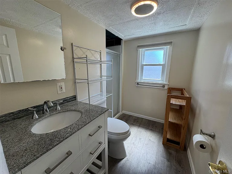 486 Silver St — Photo 6