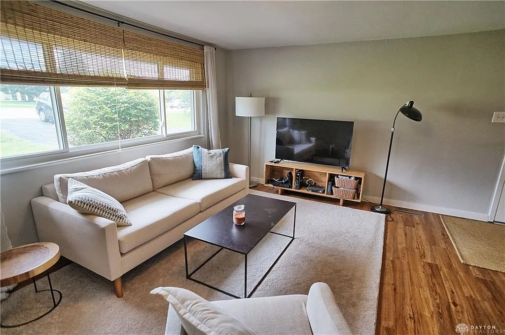 3 bed, 2.0 bath, 1107 sqft, $1,800 — Photo 3