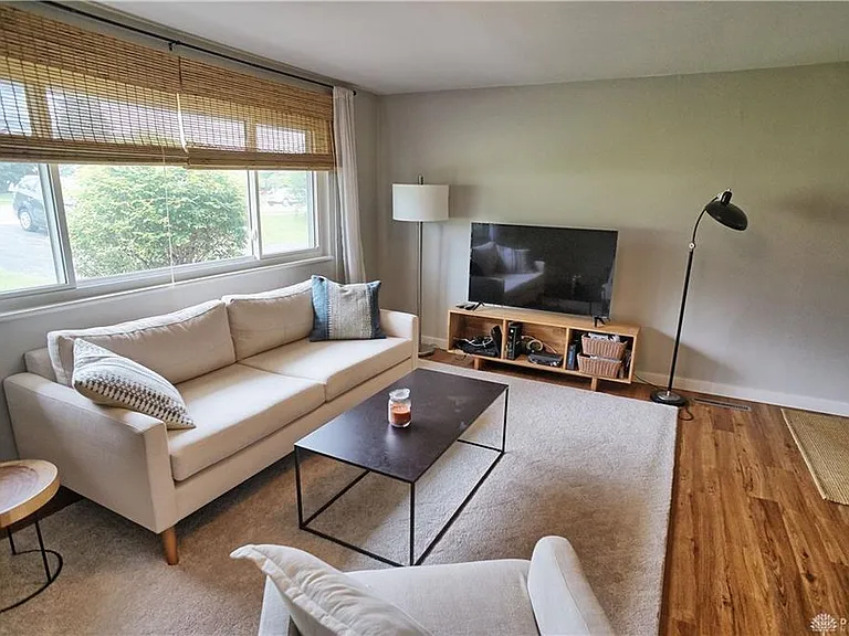 110 W Spring Valley Pike — Photo 3