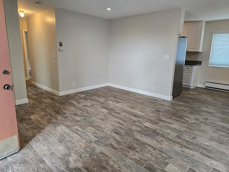 528 Grand Ave #7 — Photo 4