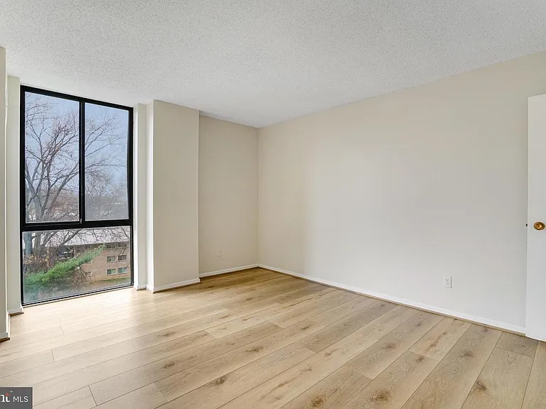 2300 Pimmit Dr #308W — Photo 24
