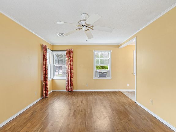 3rd image of 604 Mill St