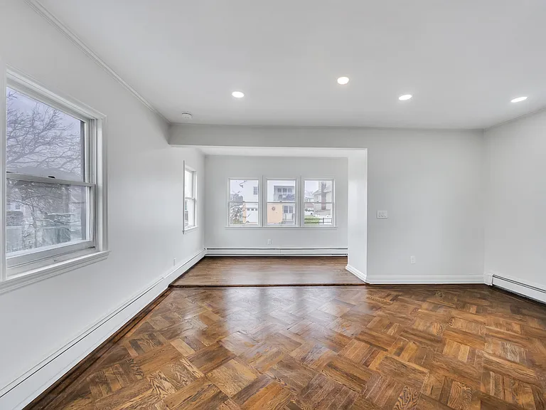 666 E Penn St — Photo 7