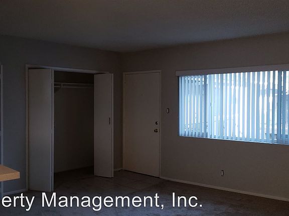 3rd image of 4250 N Lakewood Blvd APT 10