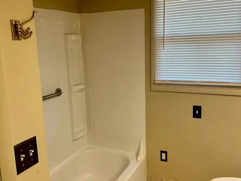 245 Winchester Rd — Photo 10