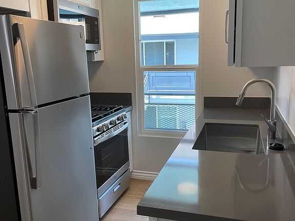 4th image of 13000 Valleyheart Dr #20