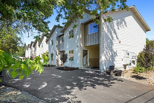 New 3 Bedroom, 2.5 Bath Townhouse in Sheridan- Pet Friendly! Photo 1