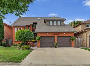 10 Vega Cres, Hamilton, ON L8E 4S7