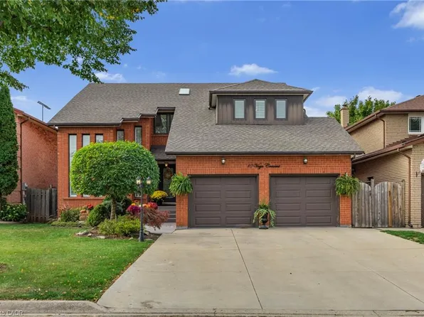 10 Vega Cres, Hamilton, ON L8E 4S7
