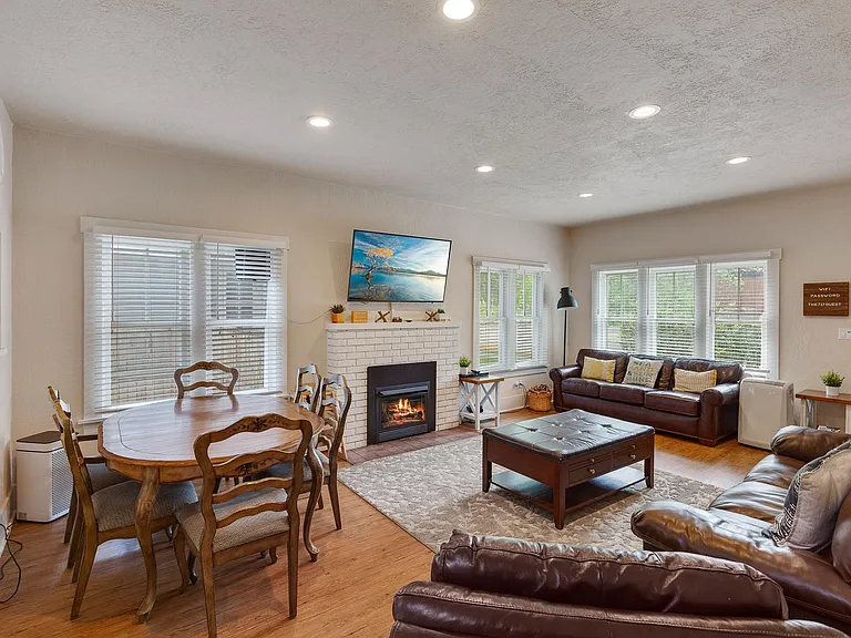 717 E Lakeside Ave — Photo 3