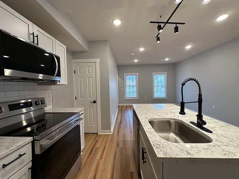 128 Caroline Ave #2 — Photo 19