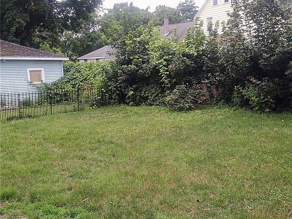 3rd image of 1017 Willis Ave