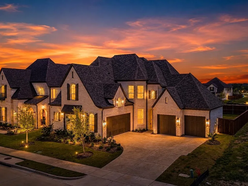 925 Shady Oaks Dr