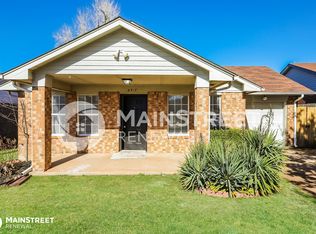 8717 Cedar Ridge Dr, Midwest City, OK 73110
