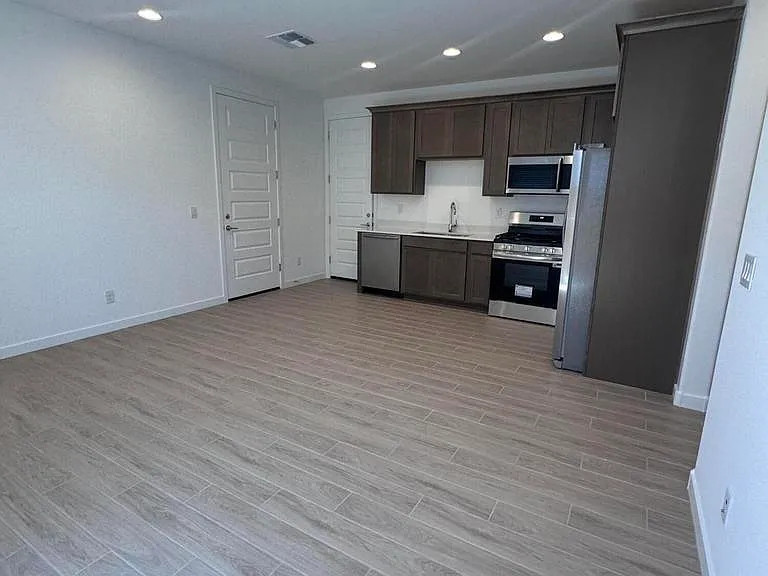 23333 W Mobile Ln — Photo 9