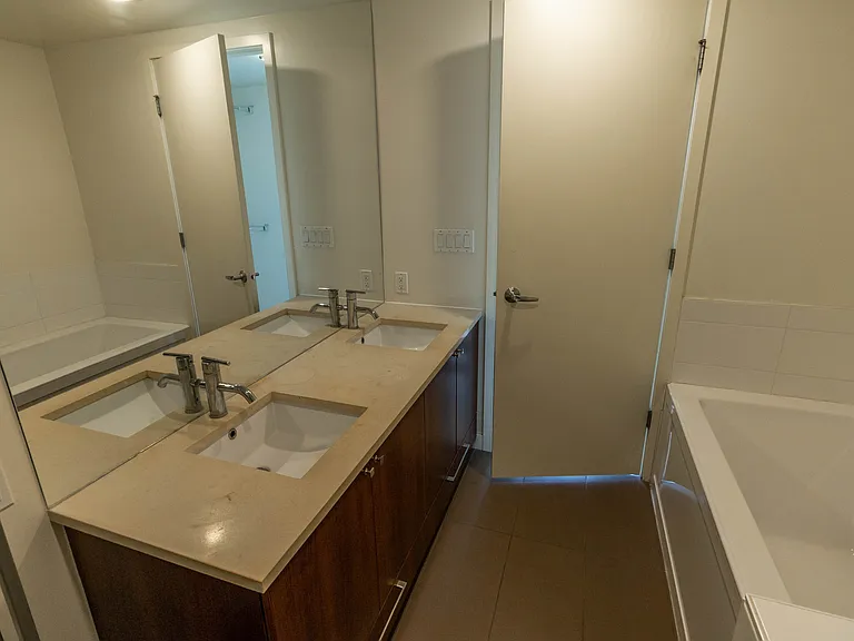 1118 12th Ave SW #1706 — Photo 10