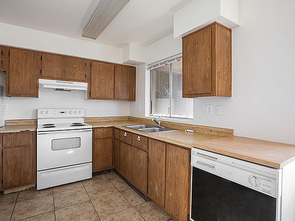 5th image of 13021 N 21st Pl APT 1