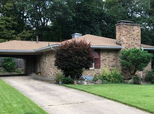 8 Oak Hill Ct, Pekin, IL