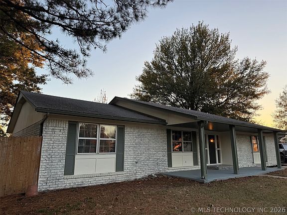 2nd image of 2701 E Indianola St