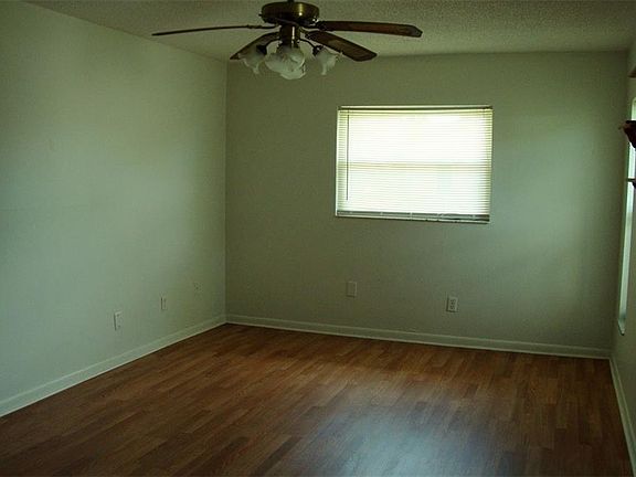 2nd image of 1701 Ironwood Ct E