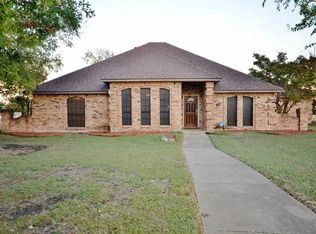 100 High Ridge Ct, Ovilla, TX 75154